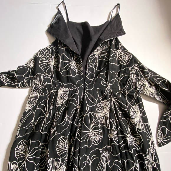 Ellen Tracy tank dress with attached belt . Beautiful cream floral stitching . - Picture 5 of 7